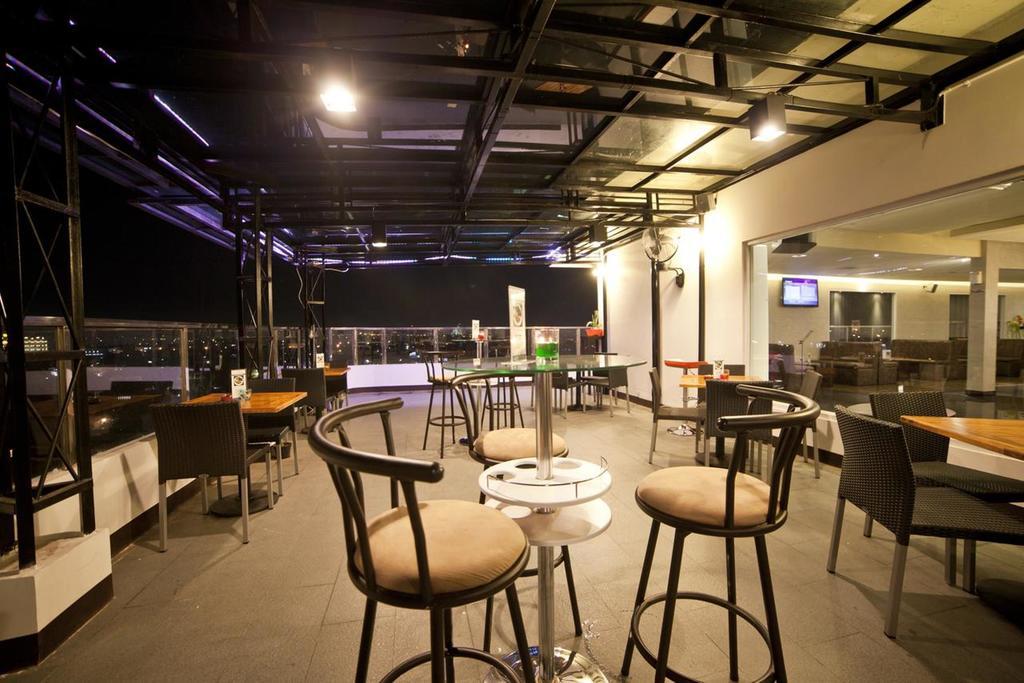 Continent Centrepoint Panakkukang Makassar Bagian luar foto
